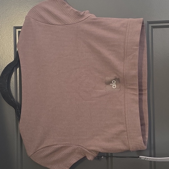 ALO Yoga  Ribbed Crop Top - Picture 4 of 8